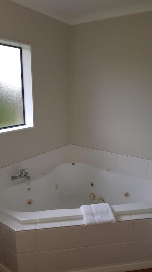 Tudor Lodge Motel Hawera Eksteriør bilde